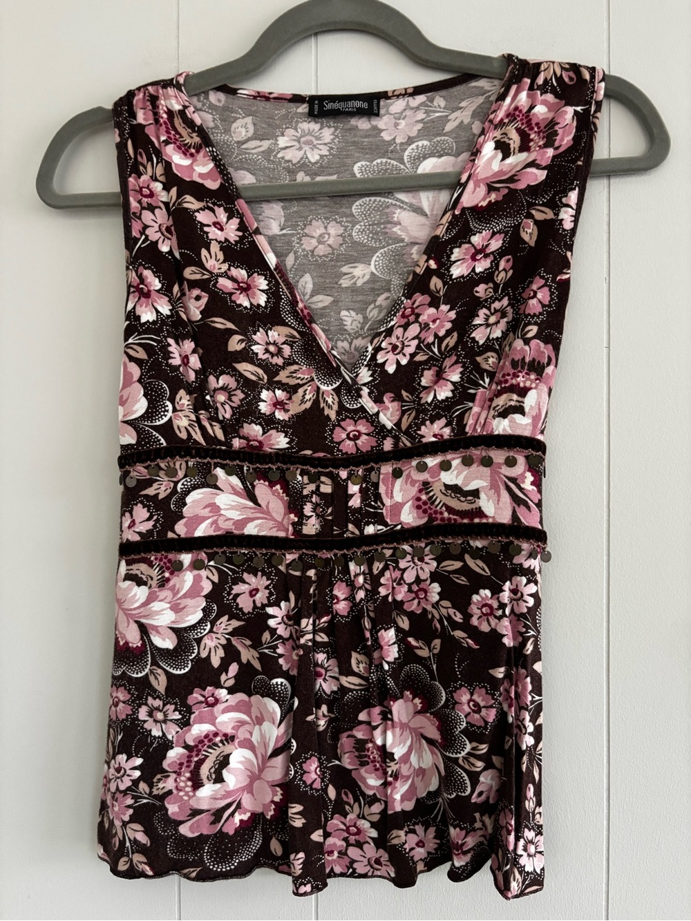 Sleeveless Floral V-Neck Tank Top — Pink on Brown